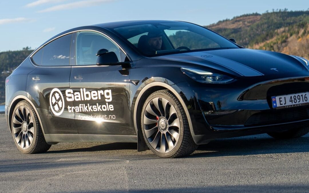 Hva koster det å ta førerkort for bil i 2026?